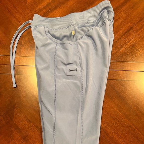 Women’s Cherokee Infinity scrubs - Picture 9 of 16